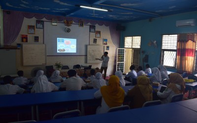 PEMBERDAYAAN PERILAKU HIDUP BERSIH DAN SEHAT (PHBS) DI LINGKUNGAN SEKOLAH SMP NEGERI 1 KRESEK